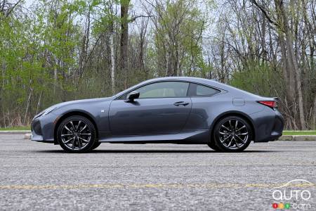 Lexus RC 350 2021, profil