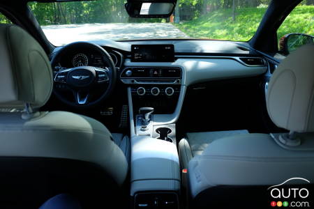 2022 Genesis G70, interior