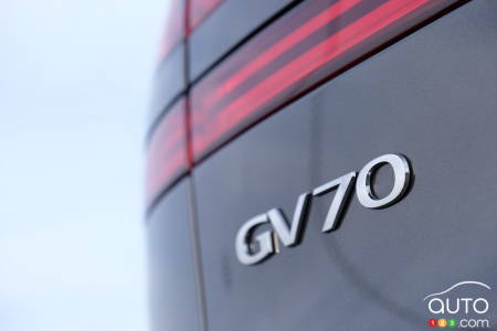 2022 Genesis GV70, badging