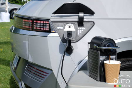 2022 Hyundai Ioniq 5, making coffee