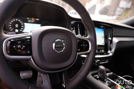 2020 Volvo S60, steering wheel