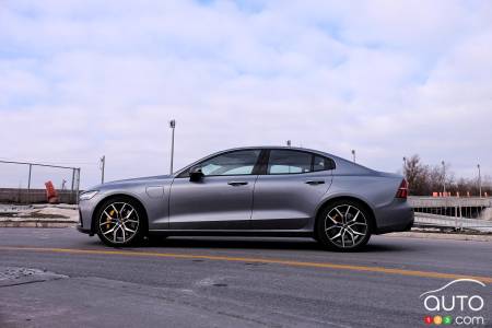 2020 Volvo S60 T8, profile