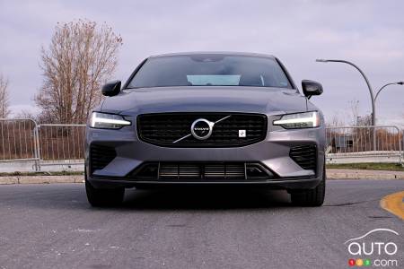 2020 Volvo S60 T8, headlights