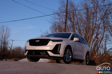 2020 Cadillac XT6, three-quarters front