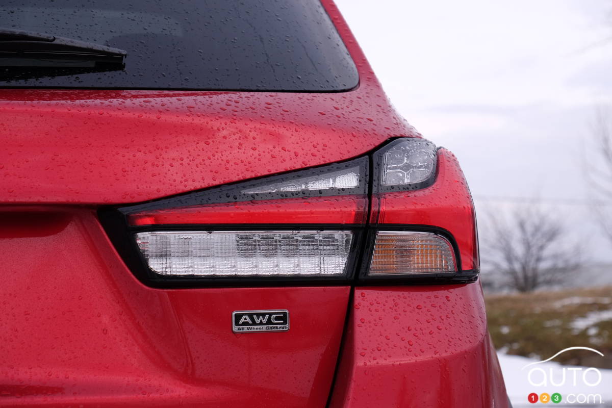 Mistubishi RVR, feu, écusson