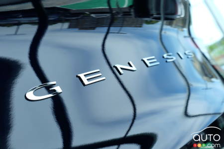 2025 Genesis GV80 Coupe, GENESIS lettering