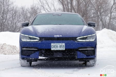 2022 Kia EV GT-Line, front