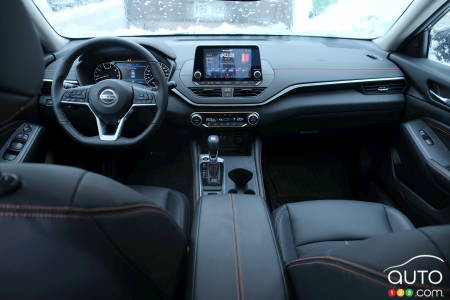 2022 Nissan Altima SR  Midnight Edition, interior