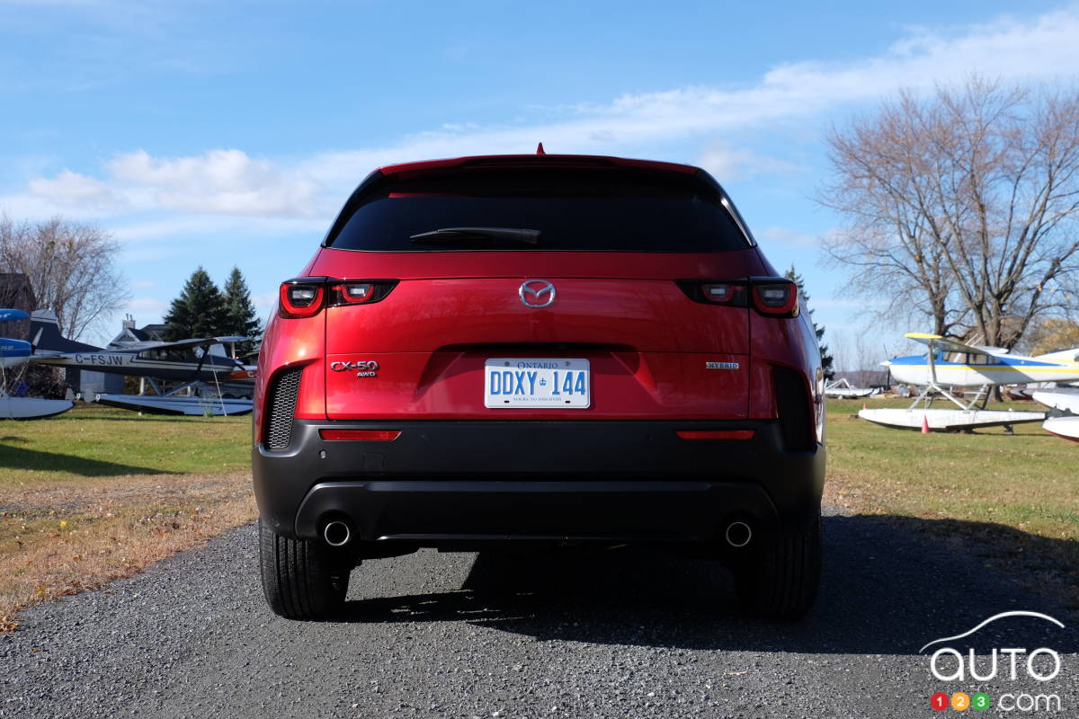 Le Mazda CX-50 Hybride 2025, arrière