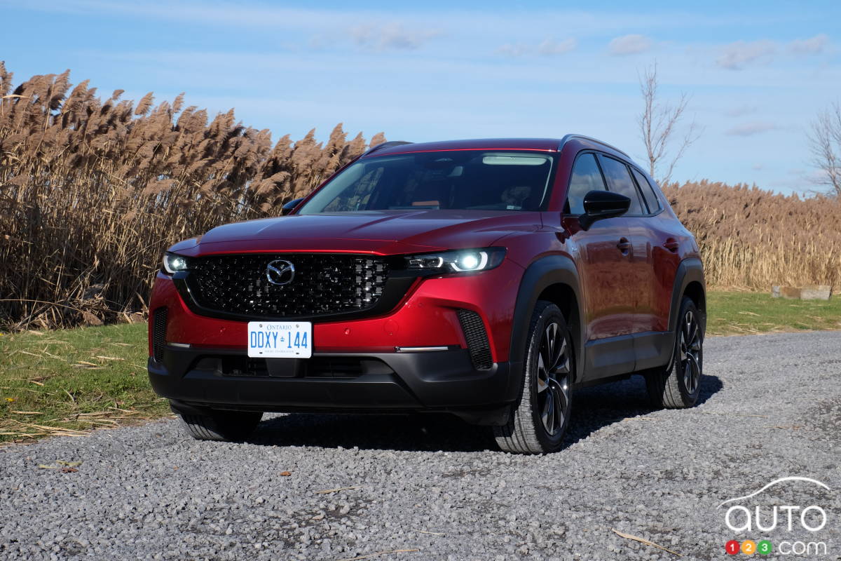 Le Mazda CX-50 Hybride 2025, trois quarts avant