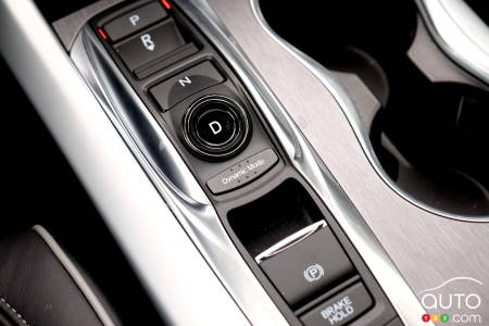 2020 Acura TLX, lower console