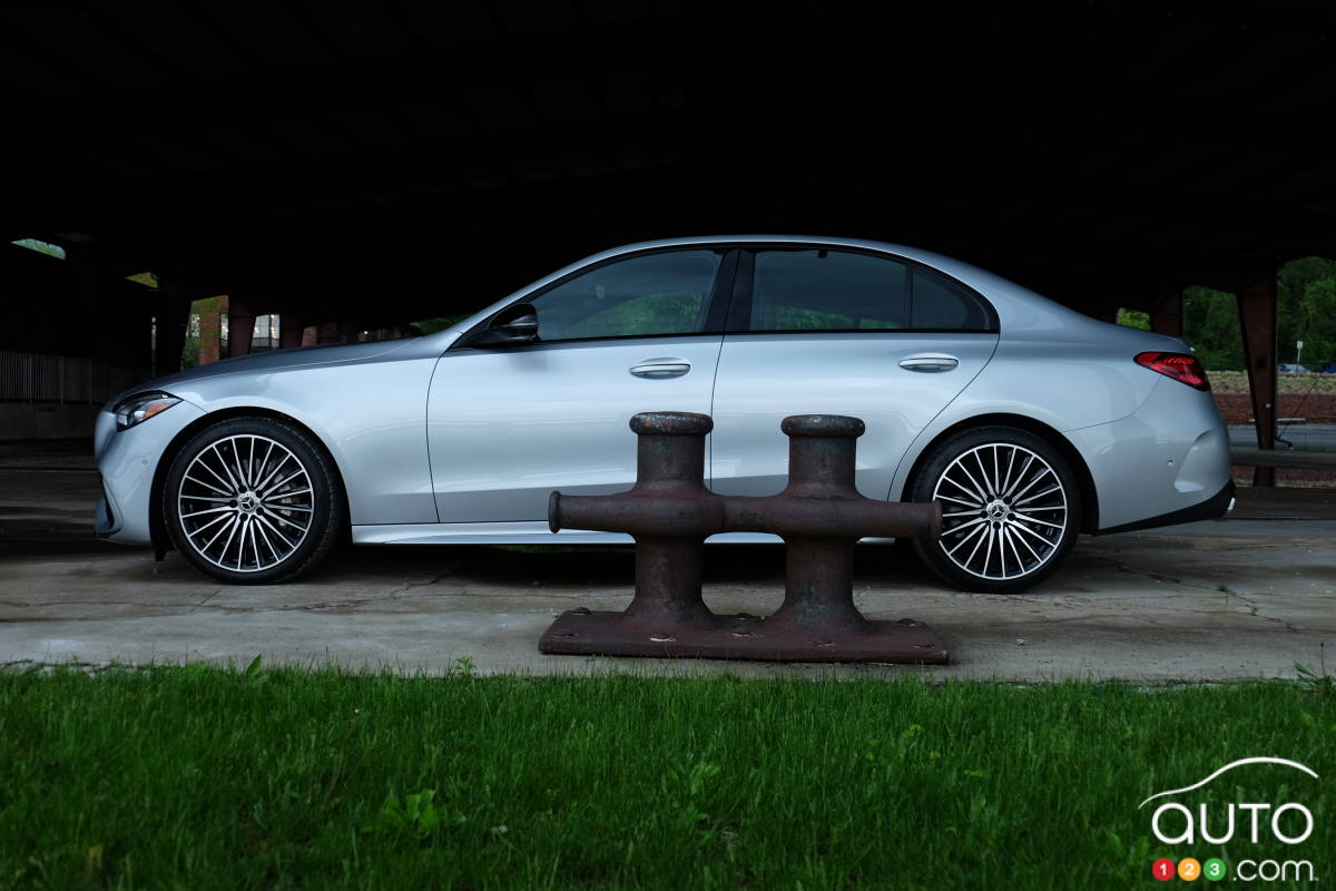 Mercedes-Benz Classe C C300 2022, profil