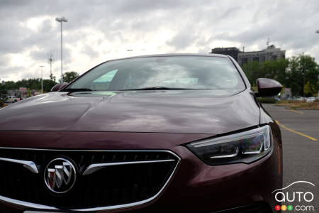 2018 Buick Regal Sportback, front