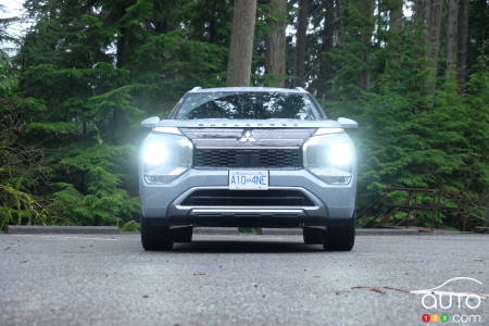Mitsubishi Outlander PHEV 2026, avant