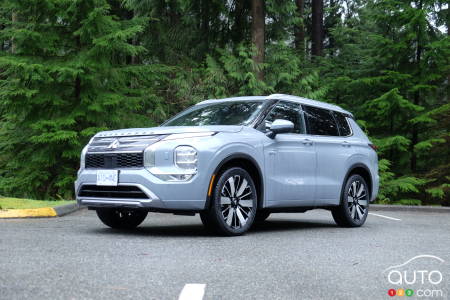 Mitsubishi Outlander PHEV 2026, trois quarts avant