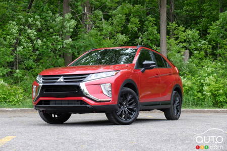 2020 Mitsubishi Eclipse Cross, three-quarters front