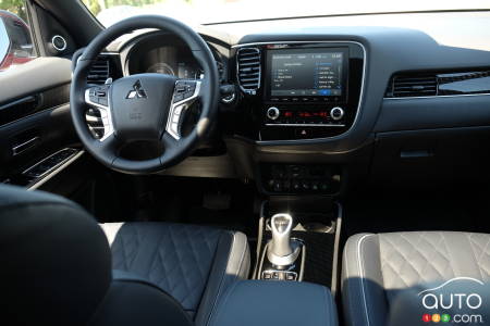 Mitsubishi Outlander PHEV, intérieur