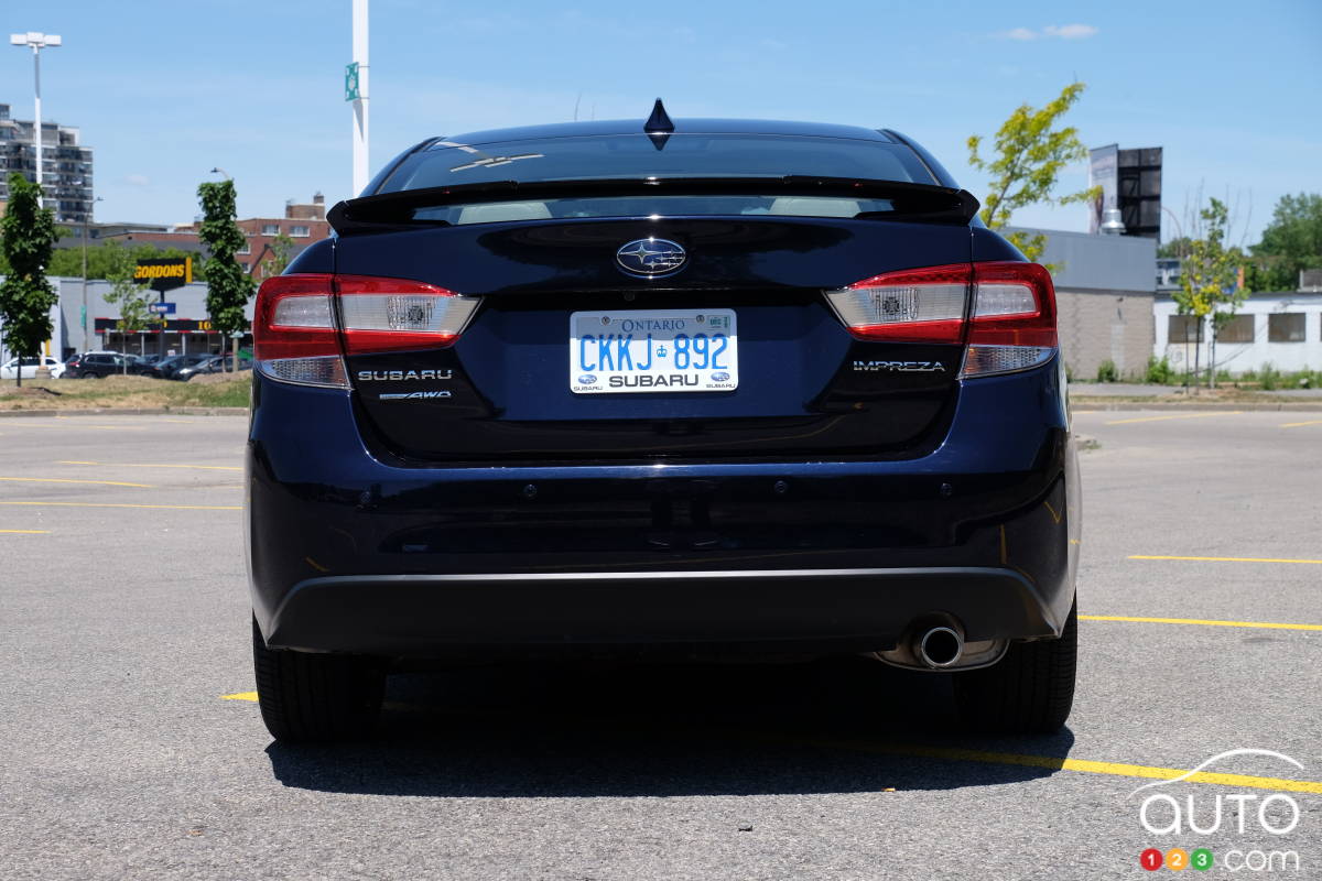 Subaru Impreza, arrière