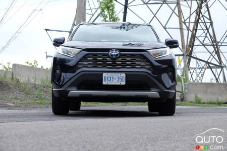 Toyota RAV4 hybrid, front