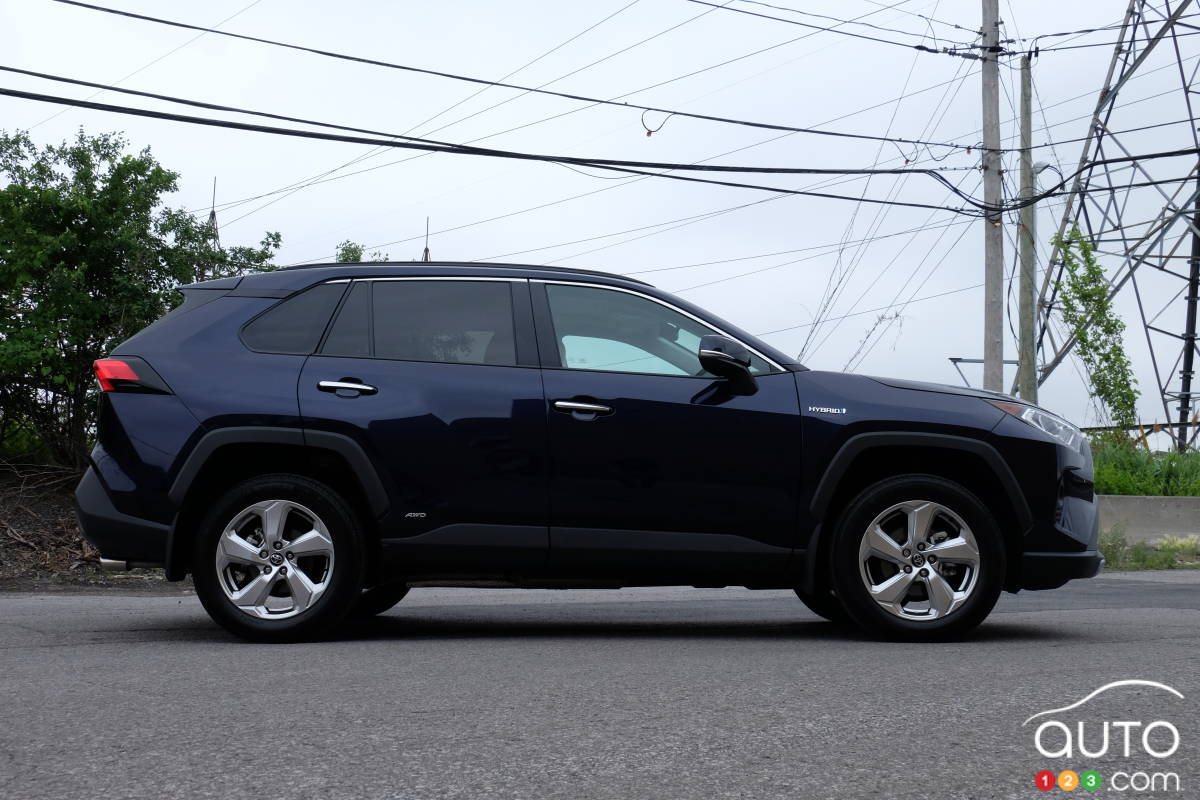 Toyota RAV4 2021, profil