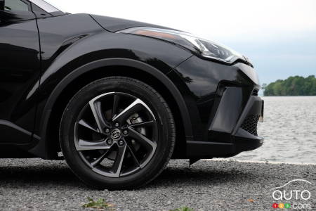 2020 Toyota C-HR, front section