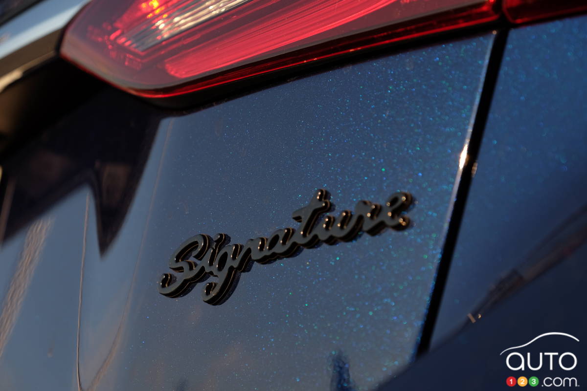 Infiniti Q50 2020, écusson Signature