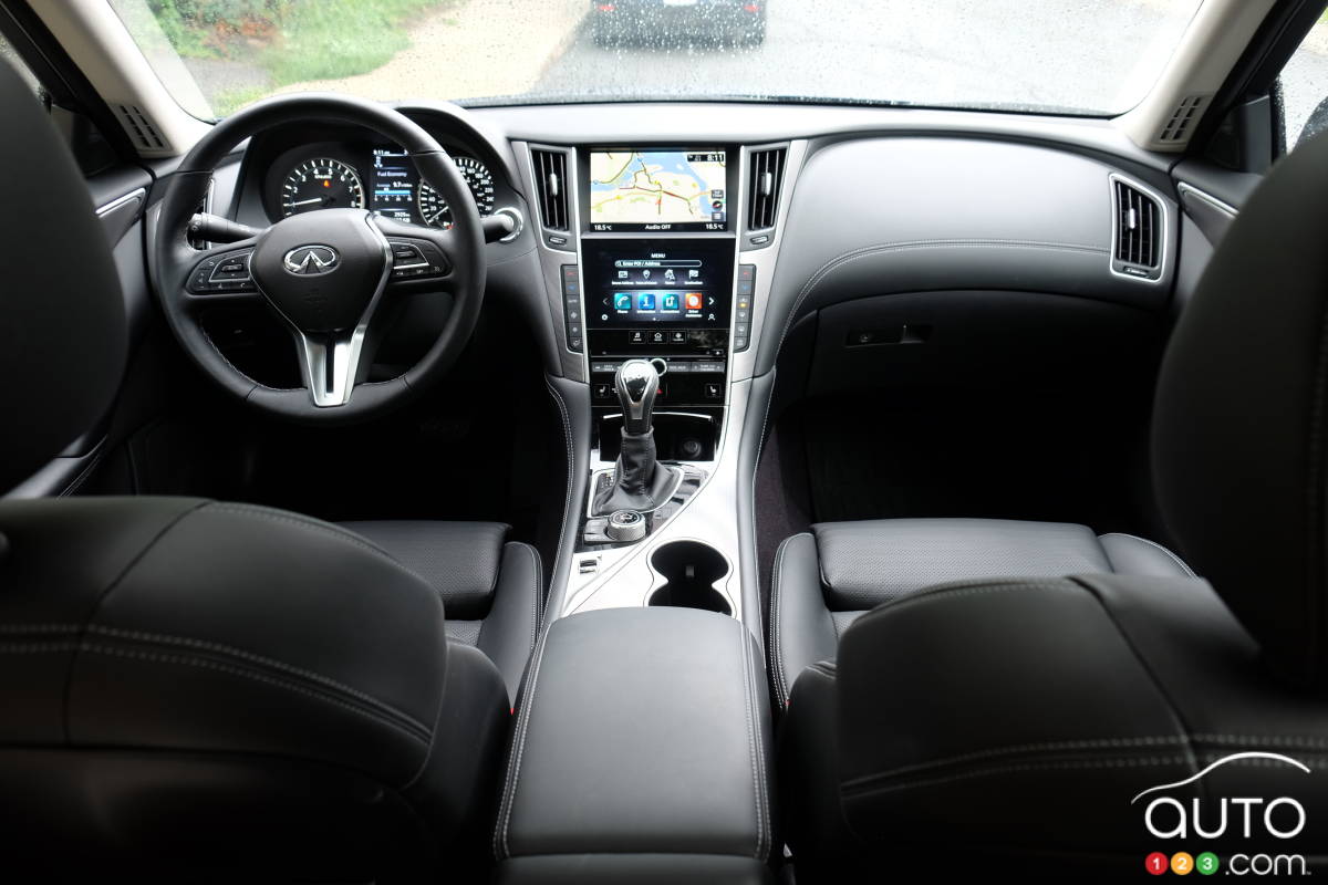 Infiniti Q50 2020, intérieur