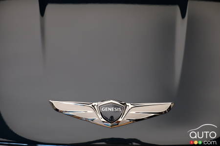2021 Genesis G80, badging on hood