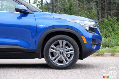 Kia Seltos 2021, profil, avec écusson