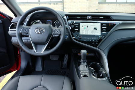 2020 Toyota Camry Hybrid, interior