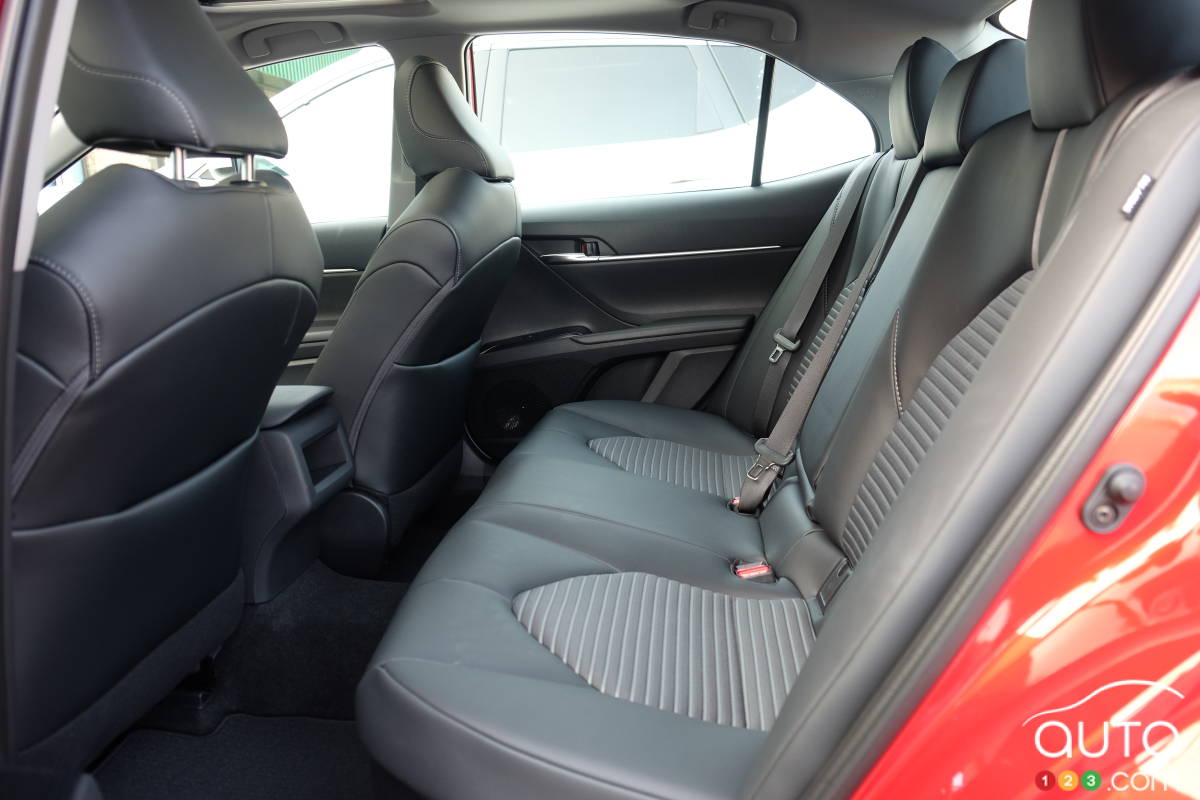 Toyota Camry hybride, deuxième rangée de sièges