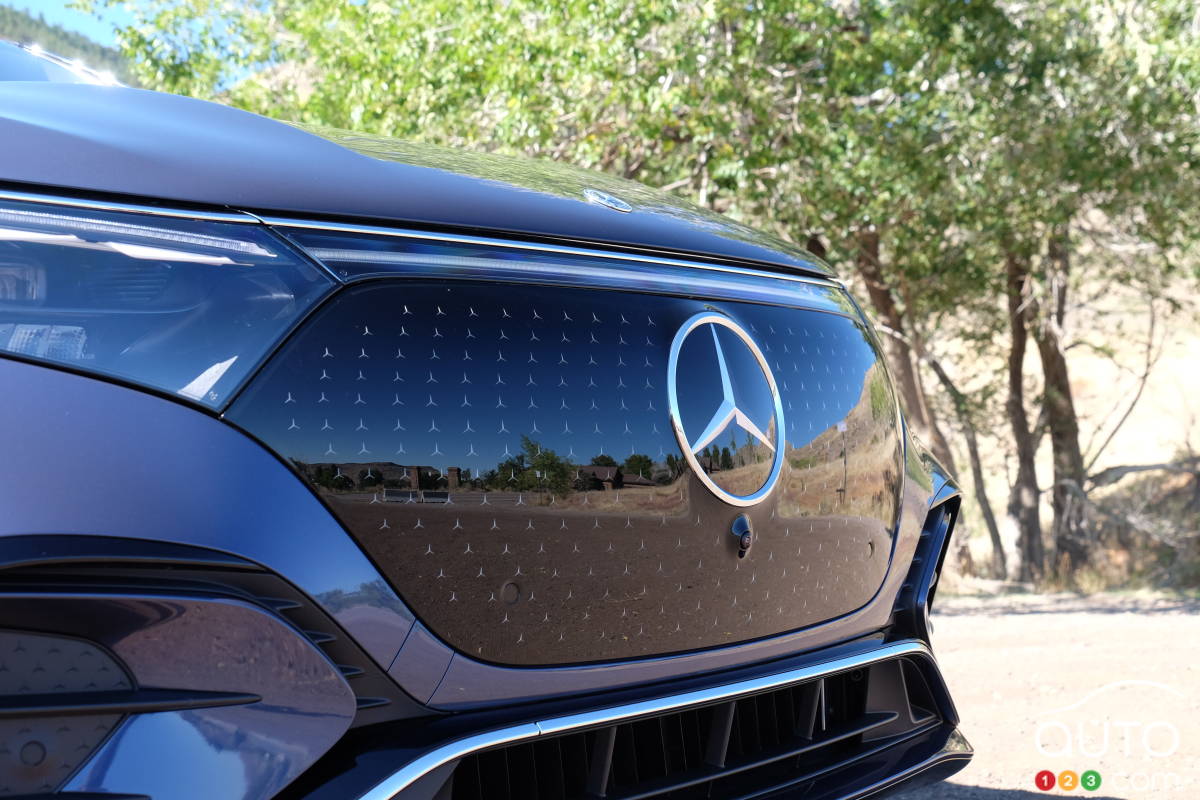 Mercedes-Benz EQS SUV 2023, grille