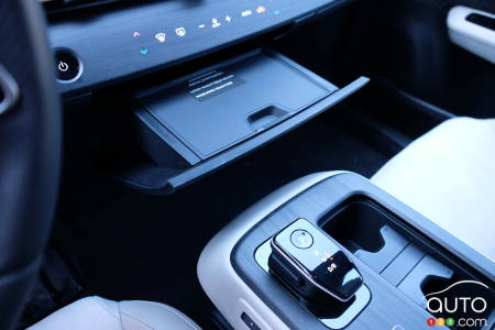 2023 Nissan Ariya,, console box