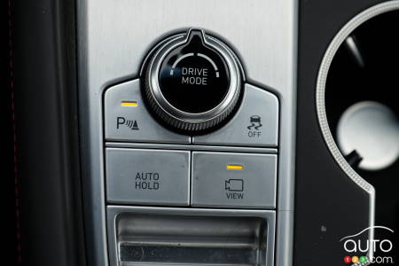 Genesis G70 2021, intérieur, bouton modes de conduite