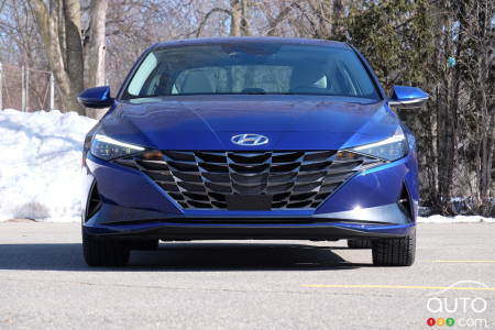 Hyundai Elantra, avant