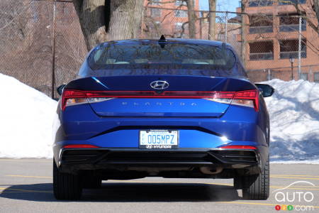 Hyundai Elantra, arrière
