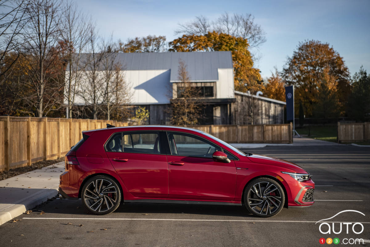 Volkswagen Golf GTI 2022, profil