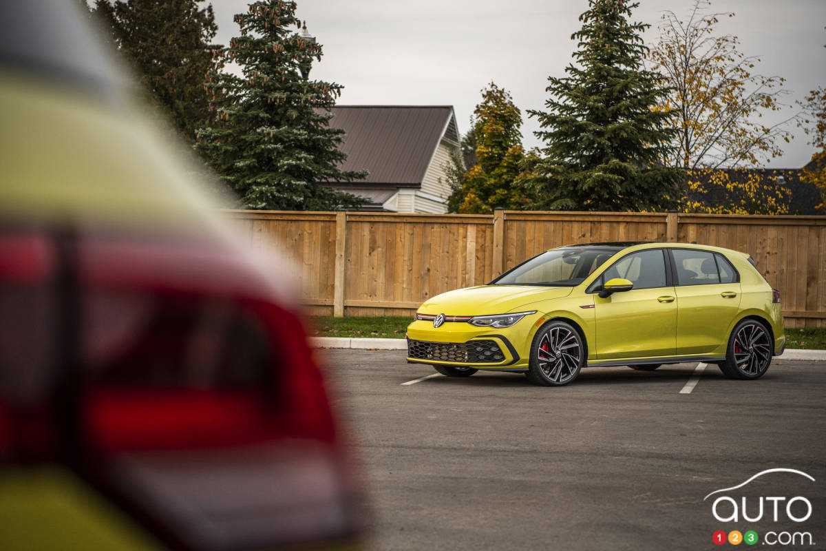 Volkswagen Golf GTI 2022, en jaune