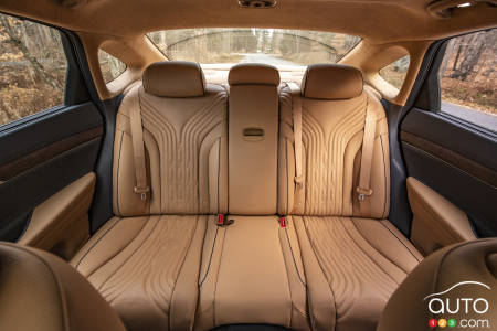 2021 Genesis G80 second-row seats