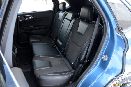 Ford Edge, deuxième rangée