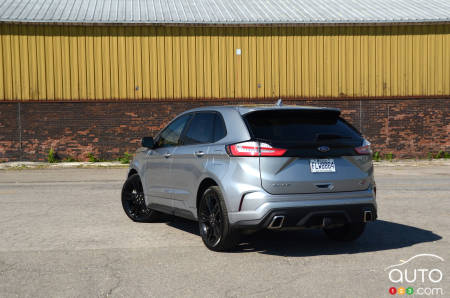 2020 Ford Edge ST, three-quarters rear