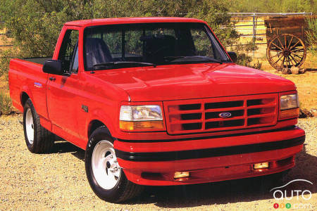 Ford F-150 SVT Lightning, front
