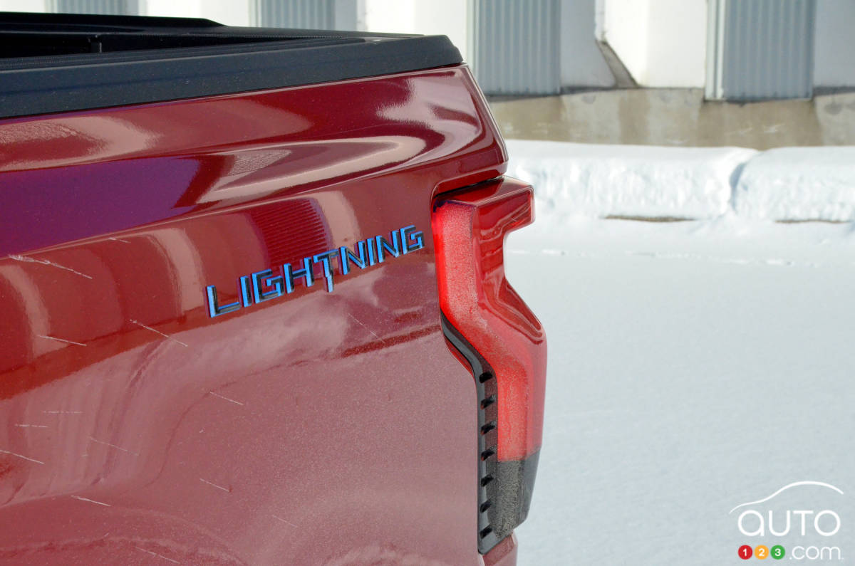 Ford F-150 Lightning Lariat 2023 - Logo