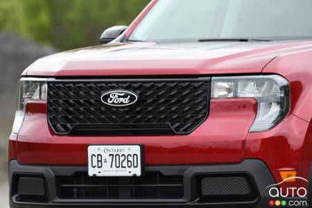 2025 Ford Maverick, front grille, headlights
