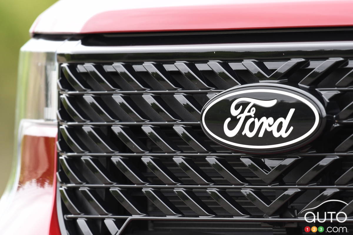 Ford Maverick 2025, calandre, logo