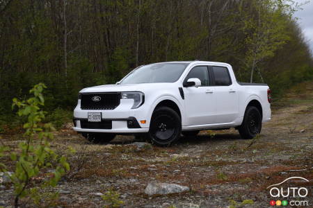 2025 Ford Maverick, three-quarters front
