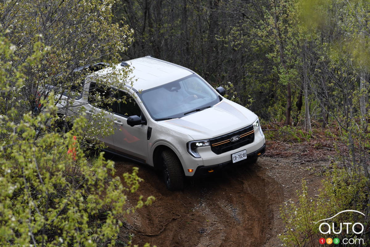Ford Maverick 2025, sur une descente