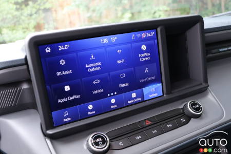 Touchscreen of 2023 Ford Maverick Hybrid Lariat
