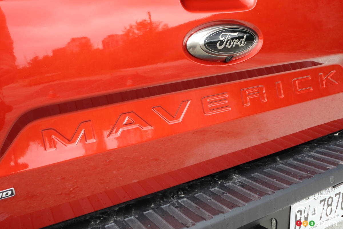 Insert Hayon Logo FORD MAVERICK 2021-2024 - Noir Mat - Fabriqué Aux USA