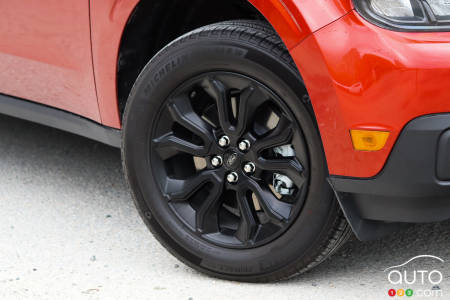 Wheel of 2023 Ford Maverick Hybrid Lariat